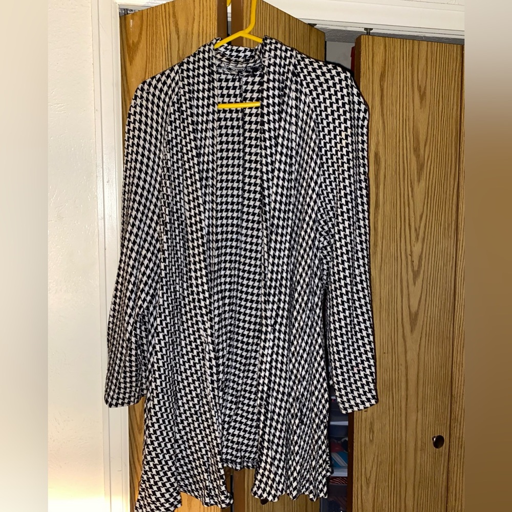 Black/White Diamond Pattern Cardigan Sweater